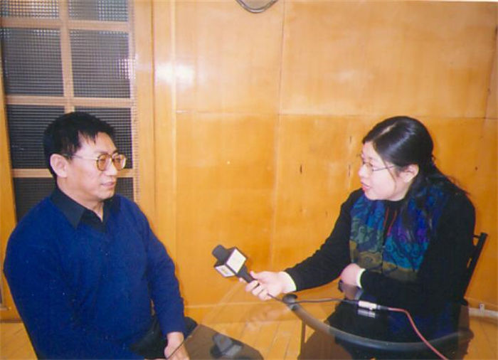 瑞吉公(gōng)司領導接受中(zhōng)央電(diàn)視台記者采訪